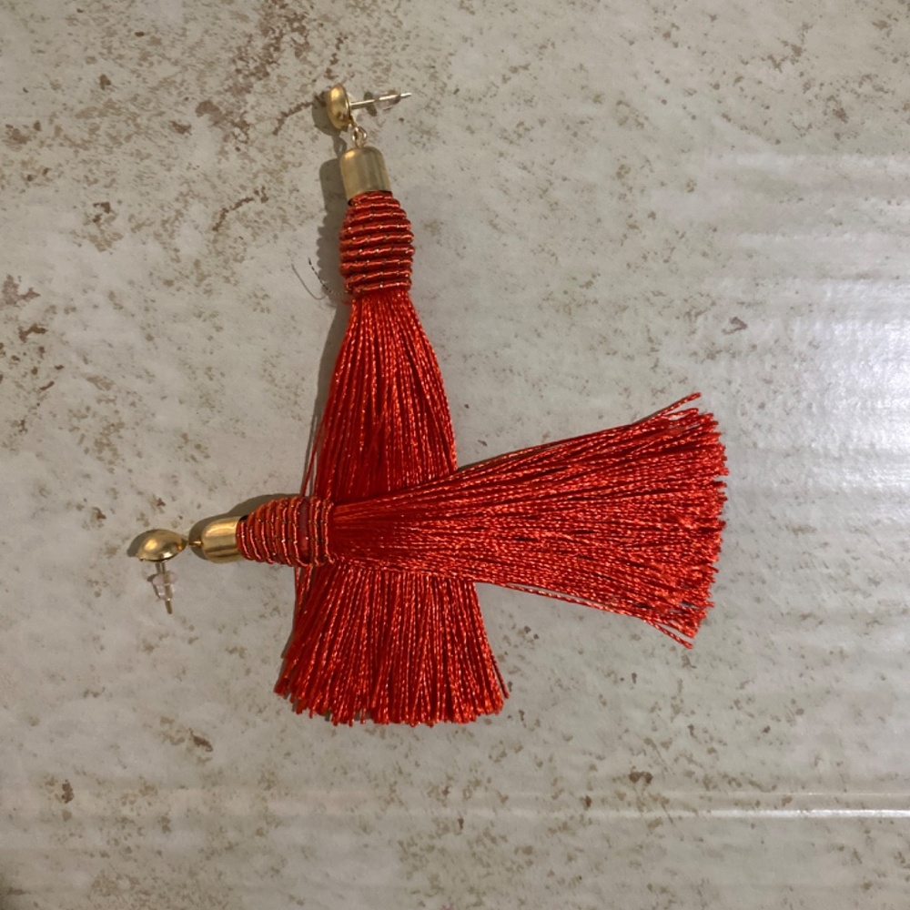 *NEW*  RED ELEGANT TASSLE EARRINGS WITH GOLD POST/ ACCENT